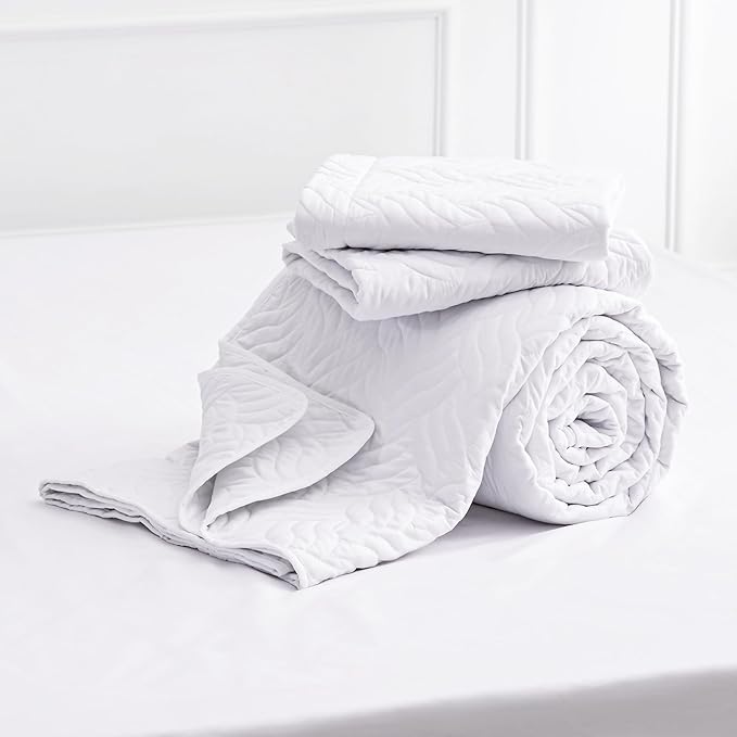 Love's cabin California King Size Quilt Bedding Set White Bedspread - Cal King Summer Lightweight Bedspread Comforter - Wave Pattern Coverlet for All Season - 3 Pieces (1 Quilt, 2 Pillow Shams)