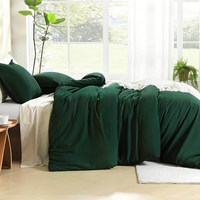 Litanika Comforters Emerald Green Oversized King Size, 3 Pieces Lightweight Solid Bedding Comforter Set, All Season Fluffy Bed Set (120x98In Comforter & 2 Pillowcases)