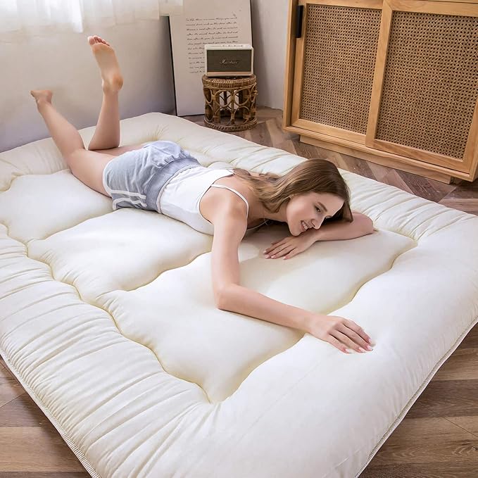 MAXYOYO Japanese Floor Futon Queen Size, Thicken Tatami Mat Sleeping Pad Foldable Roll Up Mattress Trifold Pad Guest Bed, Off White