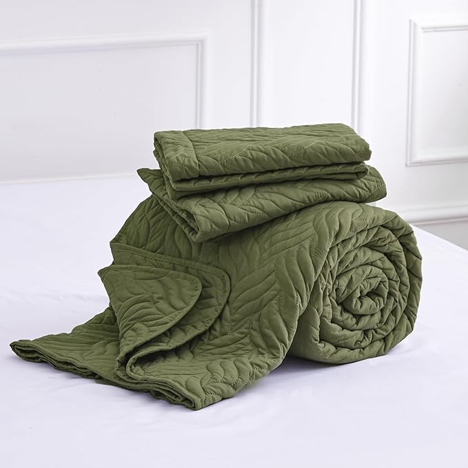 Love's cabin California King Size Quilt Bedding Set Olive Green Bedspread - Cal King Summer Lightweight Bedspread Comforter - Wave Pattern Coverlet for All Season - 3 Pieces (1 Quilt, 2 Pillow Shams)