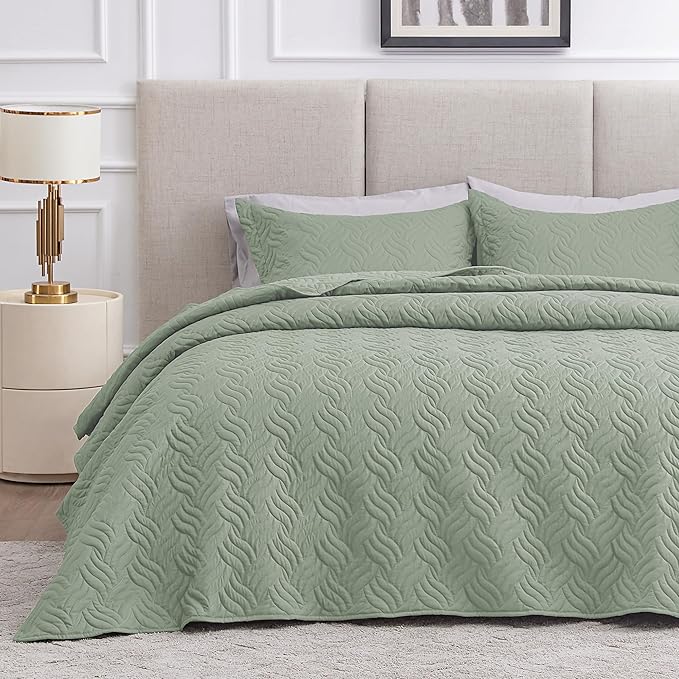 Love's cabin California King Size Quilt Bedding Set Sage Bedspread - Cal King Summer Lightweight Bedspread Comforter - Wave Pattern Coverlet for All Season - 3 Pieces (1 Quilt, 2 Pillow Shams)