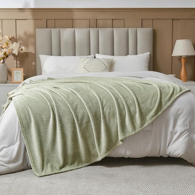 NEWCOSPLAY Super Soft Queen Blanket Sage Green Premium Silky Flannel Fleece Leaves Pattern Lightweight Bed Blanket All Season Use (Sage Green, Queen(90"x90"))