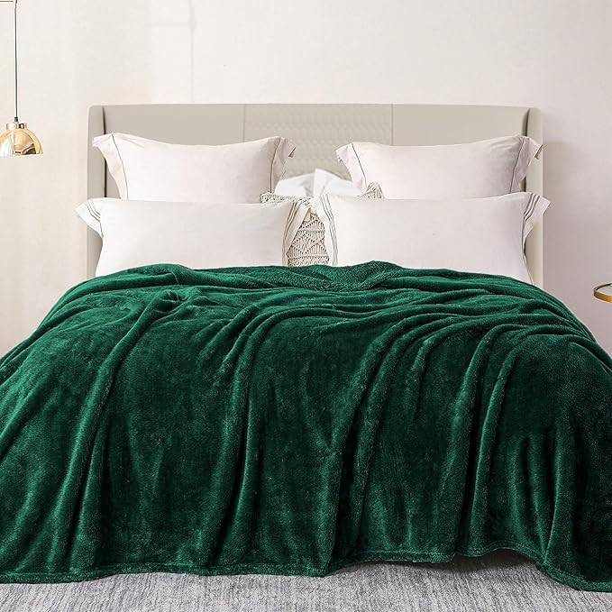 Exclusivo Mezcla Plush Fuzzy Fleece Bed Blanket Queen Size, Super Soft, Fluffy and Warm Blankets Suitable for All Seasons (Forest Green, 90x90 Inches)