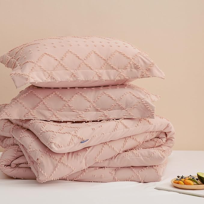 Bedsure Queen Comforter Set - Coral Pink Comforter, Boho Tufted Shabby Chic Bedding for Kids, 3 Pieces Vintage Farmhouse Bed Set for All Seasons, Fluffy Soft Bedding with 2 Pillow Shams