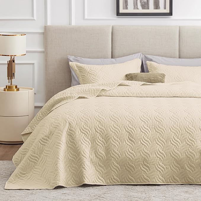 Love's cabin California King Size Quilt Bedding Set Camel Bedspread - Cal King Summer Lightweight Bedspread Comforter - Wave Pattern Coverlet for All Season - 3 Pieces (1 Quilt, 2 Pillow Shams)