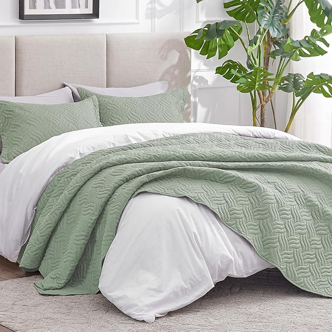 Love's cabin Quilts for Queen Bed Sage Bedspreads Bedding Set - Summer Lightweight Bedspread Comforter - Wave Pattern Bedding Coverlet for All Season - 3 Pieces (1 Quilt, 2 Pillow Shams)
