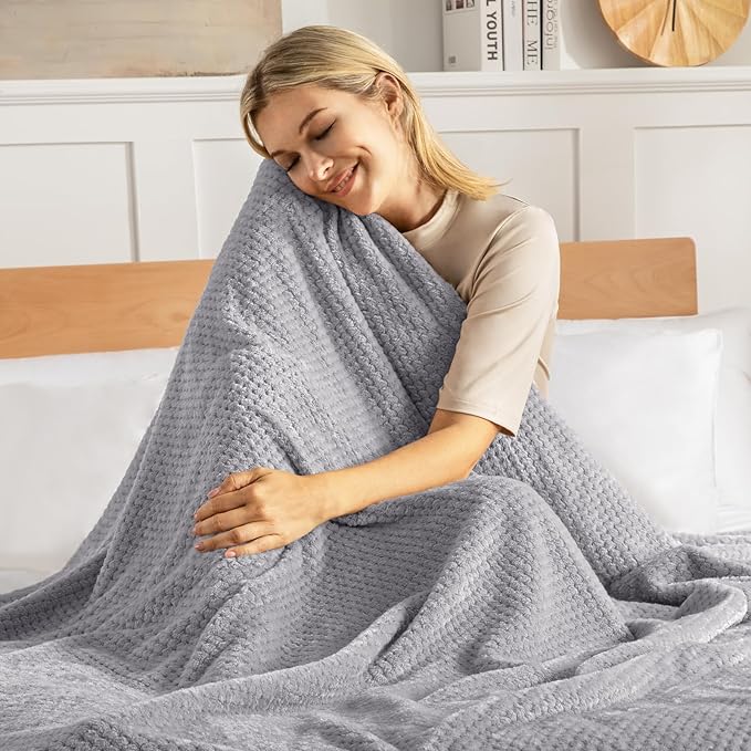 Exclusivo Mezcla Fleece Bed Blanket King Size, Super Soft and Warm Blankets for Couch, Sofa and Bed Waffle Textured, Cozy, Fuzzy and Lightweight (Light Grey, 90x104 Inches)