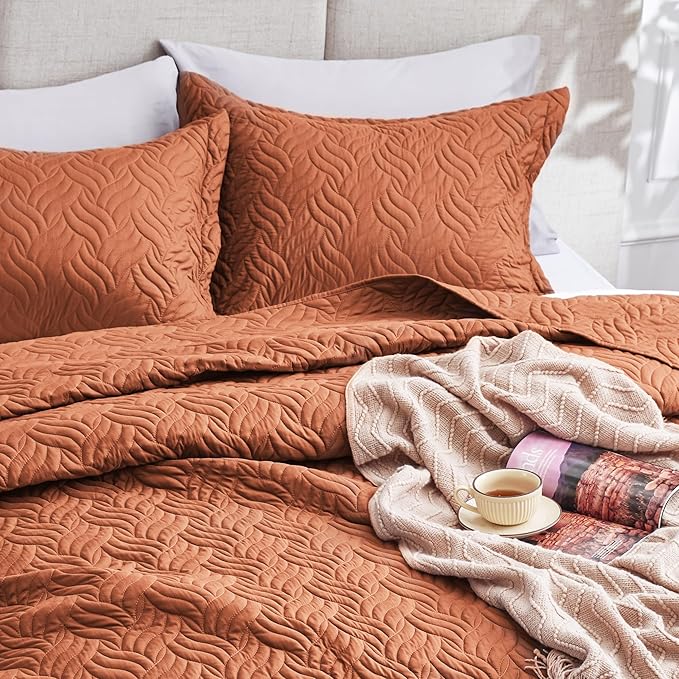 Love's cabin California King Size Quilt Bedding Set Umber Bedspread - Cal King Summer Lightweight Bedspread Comforter - Wave Pattern Coverlet for All Season - 3 Pieces (1 Quilt, 2 Pillow Shams)