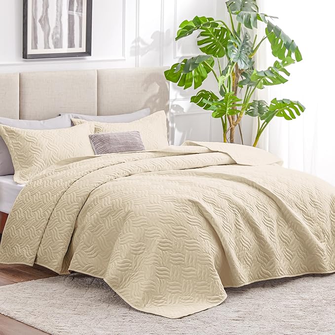 Love's cabin California King Size Quilt Bedding Set Camel Bedspread - Cal King Summer Lightweight Bedspread Comforter - Wave Pattern Coverlet for All Season - 3 Pieces (1 Quilt, 2 Pillow Shams)