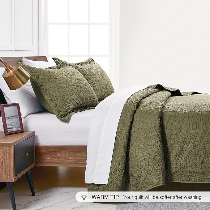Love's cabin California King Size Quilt Bedding Set Green Bedspreads - Cal King Summer Lightweight Bedspread Comforter - Coin Pattern Coverlet for All Season - 3 Pieces (1 Quilt, 2 Pillow Shams)
