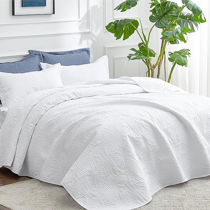 Love's cabin King Size Quilt Set White Bedspreads - Soft Bed Summer Lightweight Bedspread Comforter - Modern Style Coin Pattern Coverlet for All Season - 3 Pieces (1 Quilt, 2 Pillow Shams)