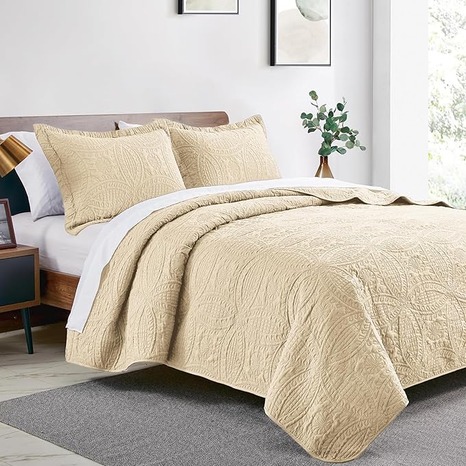 Love's cabin California King Size Quilt Bedding Set Camel Bedspreads - Cal King Summer Lightweight Bedspread Comforter - Coin Pattern Coverlet for All Season - 3 Pieces (1 Quilt, 2 Pillow Shams)