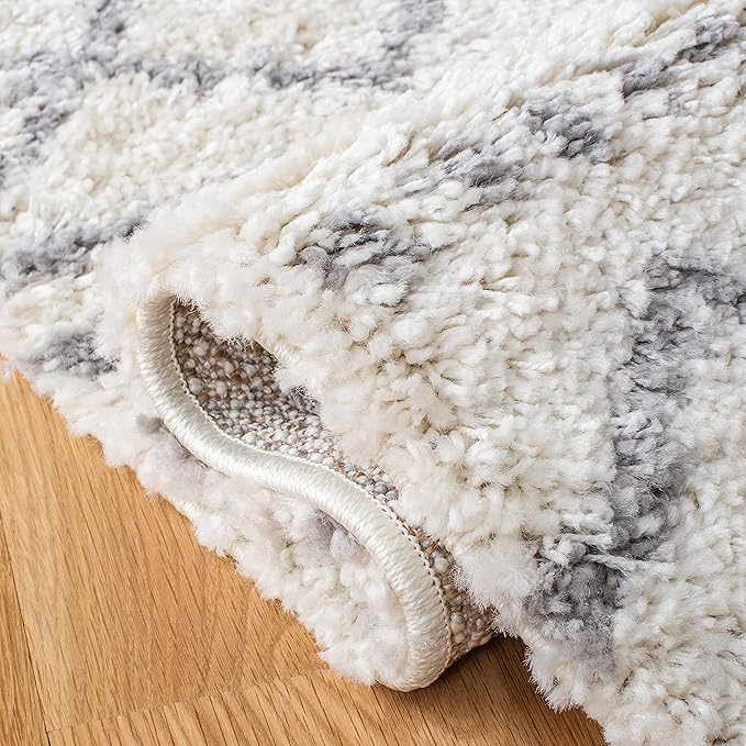 SAFAVIEH Arizona Shag Collection Accent Rug - 3'2" Round, Ivory & Grey, Geometric Design, Ideal for High Traffic Areas in Entryway, Kitchen & Bathroom (ASG741F-3R)