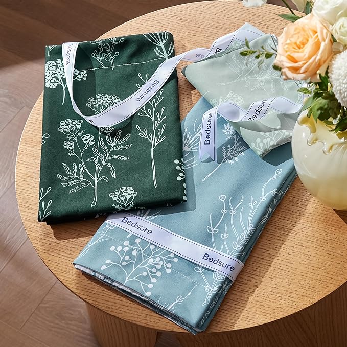 Bedsure King Comforter Set - Emerald Bed Set, 3 Pieces Cute Floral Bedding, 1 Soft Reversible Botanical Flowers Comforter and 2 Pillow Shams