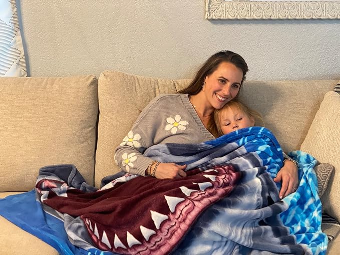 Dawhud Direct White Shark Fleece Blanket - 50x60-Inch Soft Plush Throw for Kids and Adults - Cozy Shark Blanket for Bed, Couch, or Outdoor Use - Ideal for Sharks Lovers and Bedroom Decoration