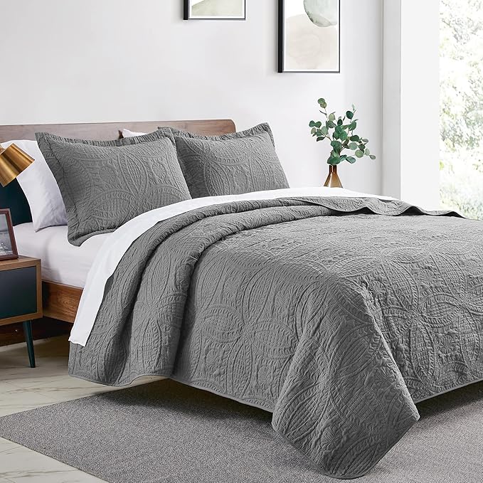 Love's cabin King Size Quilt Set Grey Bedspreads - Soft Bed Summer Lightweight Bedspread Comforter - Modern Style Coin Pattern Coverlet for All Season - 3 Pieces (1 Quilt, 2 Pillow Shams)
